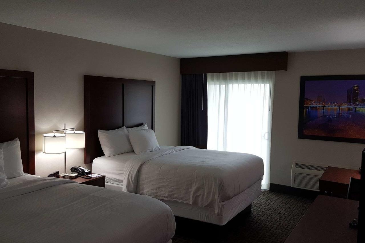 Baymont By Wyndham Grand Rapids Near Downtown Hotel 2*
