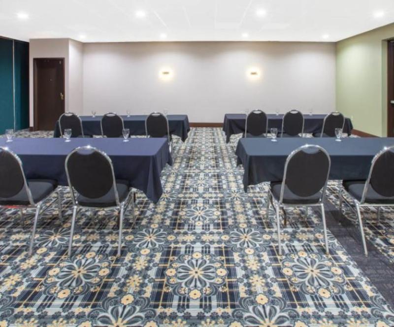 Hotel Baymont By Wyndham Grand Rapids Near Downtown